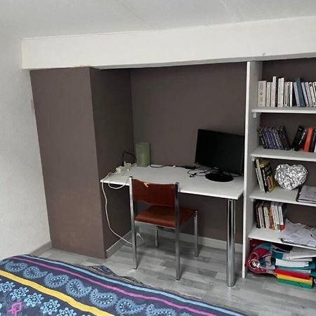 Joli Duplex En Centre Ville De 40M2 Climatise Istres Exterior photo
